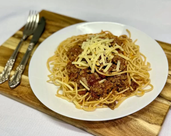 Spaghetti Bolognese with a sprinkle of grated cheese